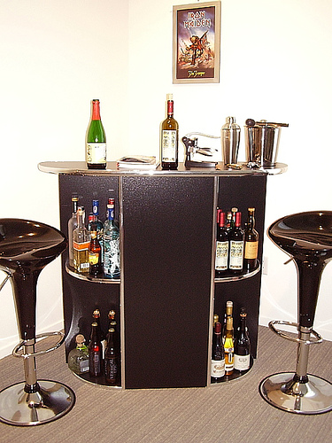 Reasons why you would want home bar furniture